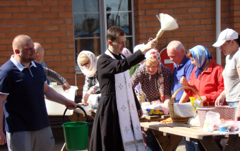 Великая суббота. Освящение пасхальных куличей и яиц в храме Рождества Христова