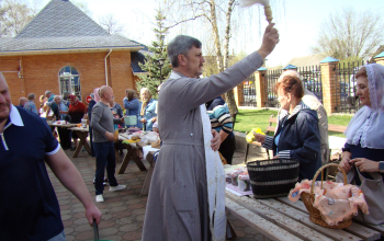 Великая суббота. Освящение пасхальных куличей и яиц в храме Рождества Христова