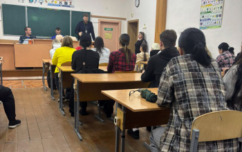 Иерей Антоний Семилет на родительском собрании СШ № 10 г. Борисова