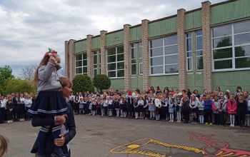 Торжественная линейка в ГУО «Лошницкой средней школе»