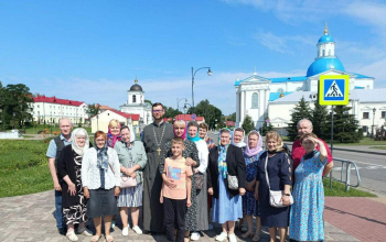 Группа людей с нарушением слуха посетила Свято-Успенский Жировичский монастырь