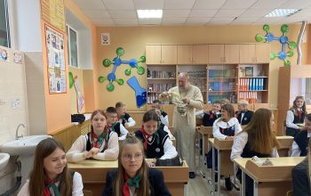 Иерей Александр Лукьянович принял участие в линейке посвященной Дню знаний в Лошницкой гимназии