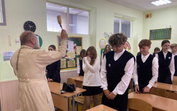 Иерей Александр Лукьянович принял участие в линейке посвященной Дню знаний в Лошницкой гимназии