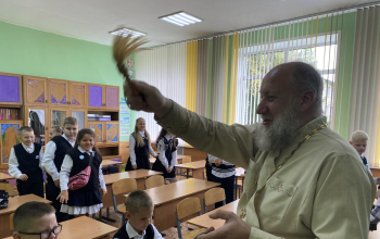 Иерей Александр Лукьянович принял участие в линейке посвященной Дню знаний в Лошницкой гимназии