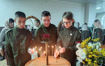 Учащиеся  8 класса  «СШ №16 им. И.В.Борисюка» в храме святого великомученика Георгия Победоносца