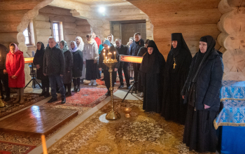 Епископ Амвросий возглавил Литургию в Покровском храме Ксениевского монастыря