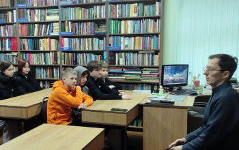 Иерей Артемий Щербицкий беседовал с учащимися 8 класса ГУО "СШ №2"