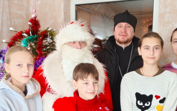 С наступающими праздниками поздравили многодетные семьи в д. Бытча
