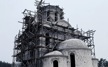 Строящейся храм