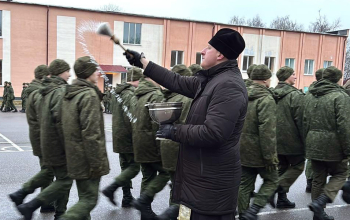 Протоиерей Сергий Башкиров благословил новобранцев 72-го ОУЦ