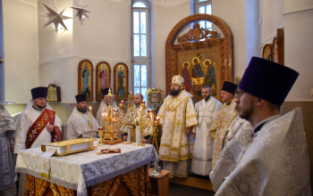 Божественная литургия в храме Рождества Христова