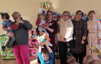 Участницы «Клуба 28 петелек» посетили Борисовский Дом ребенка