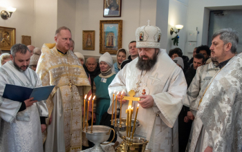 Божественная литургия в храме Святого Богоявления