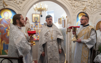 Божественная литургия в храме Святого Богоявления