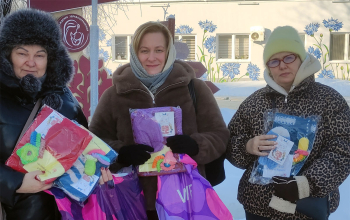 Участницы «Клуба 28 петелек» посетили «Борисовский родильный Дом»