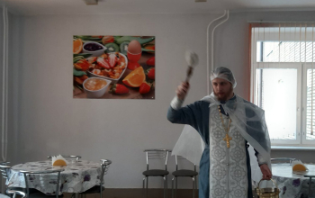 Молитва и окропление крещенской водой в УЗ «Борисовский родильный дом»