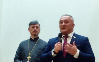 Протоиерей Александр Вербило поздравил с профессиональным праздником сотрудников санатория «Березина»