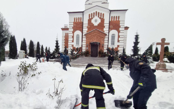 Курсанты Университета гражданской защиты МЧС оказали помощь приходу храма святого Архангела Михаила