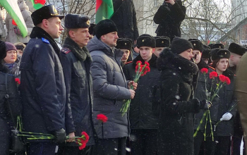 Протоиерей Александр Вербило возложил цветы к памятнику воинов-интернационалистов