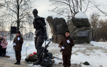 Протоиерей Александр Вербило возложил цветы к памятнику воинов-интернационалистов