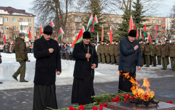 Возложение цветов у мемориала «Жертвам фашизма»