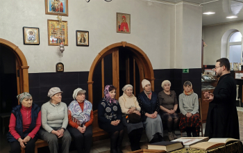 Беседа о редких изданиях Библии с прихожанами