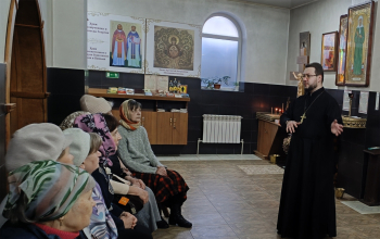 Беседа о редких изданиях Библии с прихожанами
