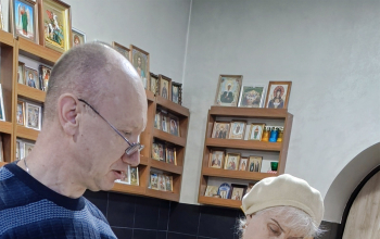 Беседа о редких изданиях Библии с прихожанами