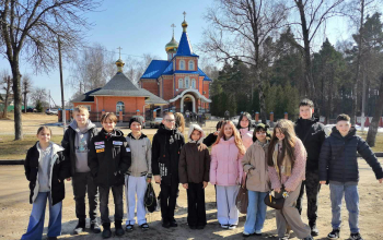 Гимназисты в гостях, в храме Рождества Христова