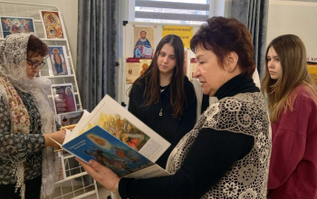 Старшеклассники «ГУО СШ № 2» посетили выставку православной книги прихода храма Рождества Христова