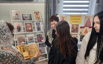 Старшеклассники «ГУО СШ № 2» посетили выставку православной книги прихода храма Рождества Христова