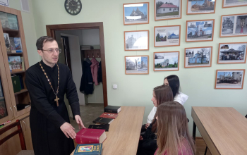 Старшеклассники «ГУО СШ № 2» посетили выставку православной книги прихода храма Рождества Христова