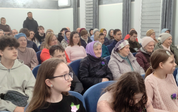 Вечерний кинозал в духовно-просветительском центре храма Рождества Христова