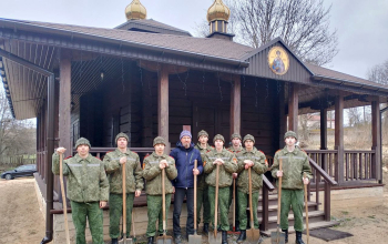 Кадеты навели порядок на территории, прилегающей к храму Димитрия Солунского 