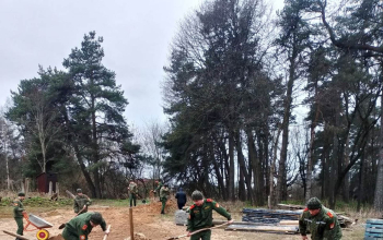 Кадеты навели порядок на территории, прилегающей к храму Димитрия Солунского 