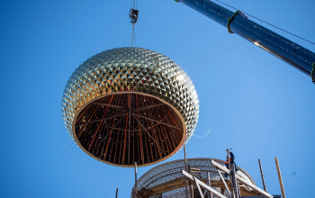 Водружение купола и креста