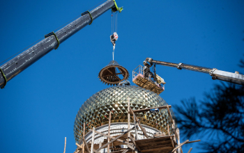 Водружение купола и креста