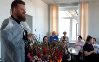 В праздник Входа Господня в Иерусалим иерей Антоний Семилет посетил Борисовский родильный дом