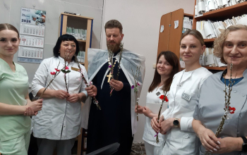 В праздник Входа Господня в Иерусалим иерей Антоний Семилет посетил Борисовский родильный дом