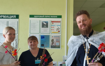 В праздник Входа Господня в Иерусалим иерей Антоний Семилет посетил Борисовский родильный дом