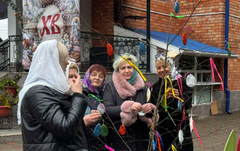 Представители общественных организаций Борисовского региона украшали храм Рождества Христова к Пасхе