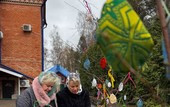 Представители общественных организаций Борисовского региона украшали храм Рождества Христова к Пасхе