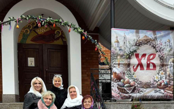 Представители общественных организаций Борисовского региона украшали храм Рождества Христова к Пасхе