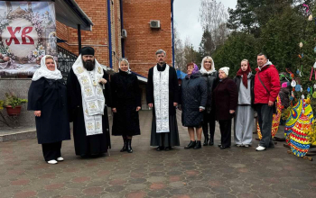 Представители общественных организаций Борисовского региона украшали храм Рождества Христова к Пасхе