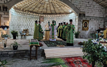 Всенощное бдение в строящемся храме прихода Святой Живоначальной Троицы