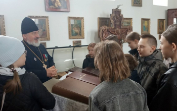 Экскурсия учащихся СШ N2 г. Борисова в храм святого Архангела Михаила