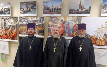Духовенство Борисовского районного церковного округа посетило фотовыставку «Литургия с Патриархом»