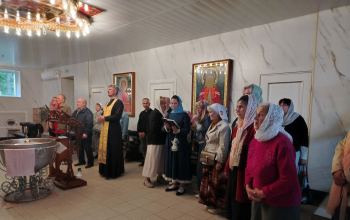 Новый иконостас в нижнем приделе храма Рождества Христова