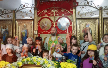Дети из Воскресной школы в храме великомученика Георгия Победоносца