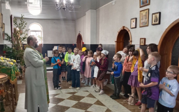 Дети из Воскресной школы в храме великомученика Георгия Победоносца